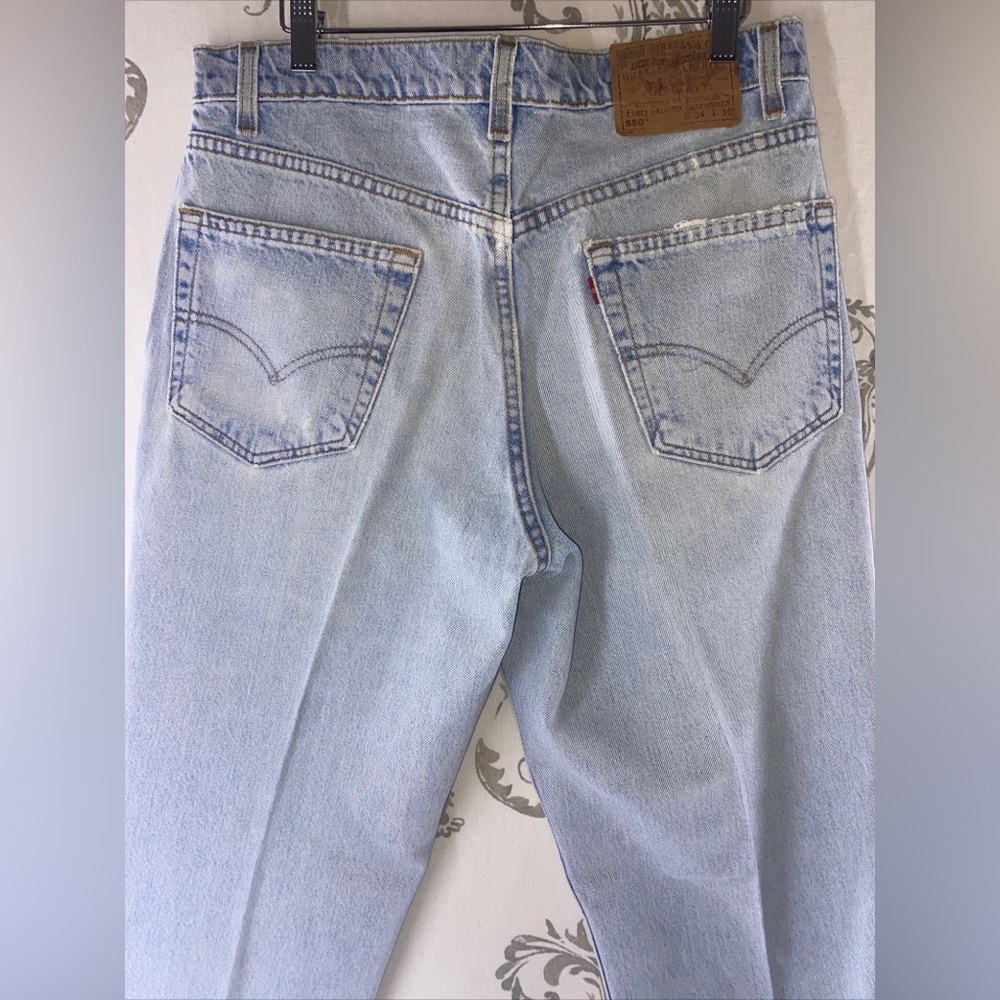 Vintage Levis 550 Relaxed Jeans
Light Blue Faded Denim
Made‎ USA 90s - Picture 6 of 14
